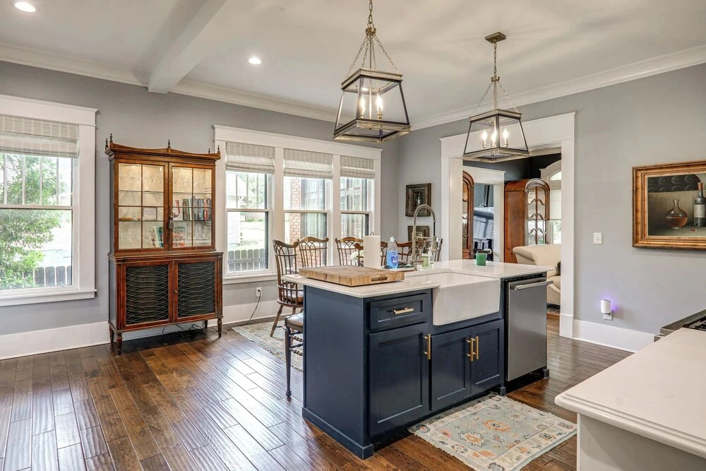 Midtown Jackson - 1900 Brick Craftsman Home