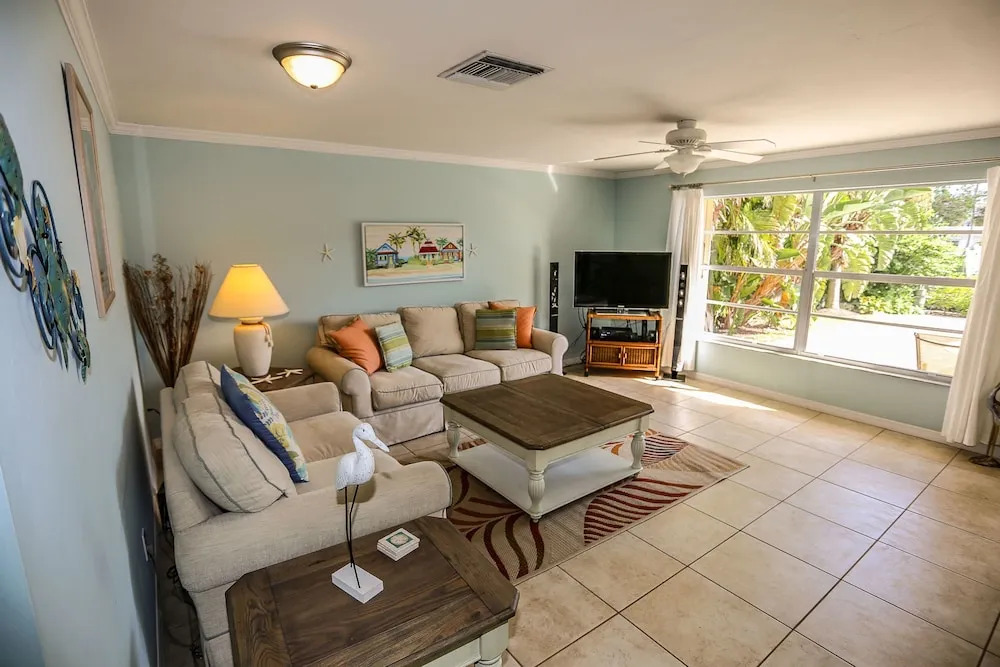 5150 Williams Dr. - M