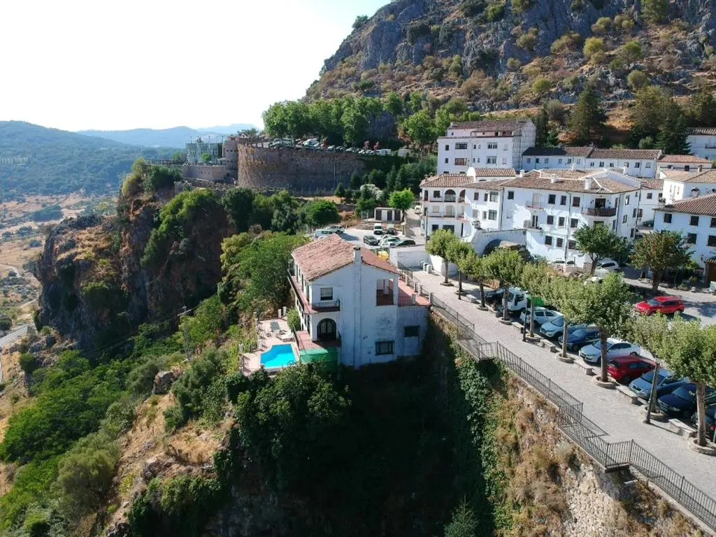 Authentic Chalet in Grazalema with Private Pool
