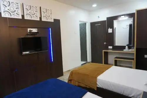 Hotel J J