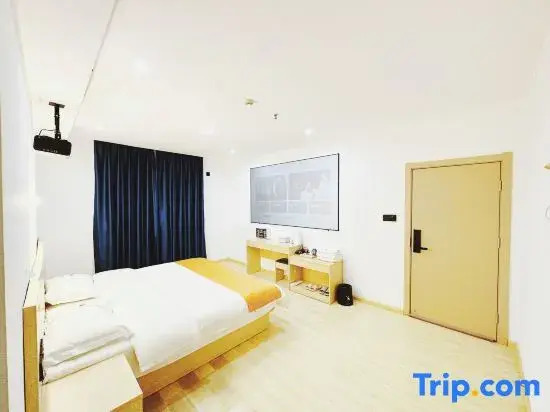Sansishe Hotel (Kunming college store)