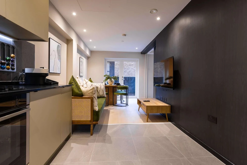 Stylish 1BR Aptment I Balcony I Sleeps 3 - City