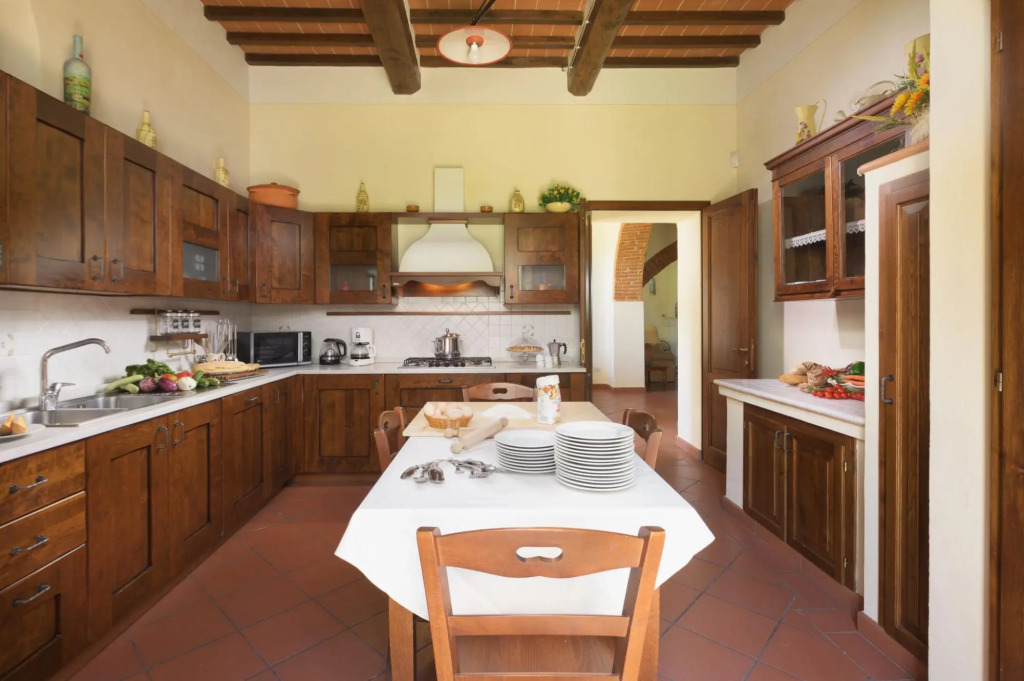 Villa Fratta, sleeps 14 villa with private pool, AC and Wi-Fi close to Cortona-Villa Fratta