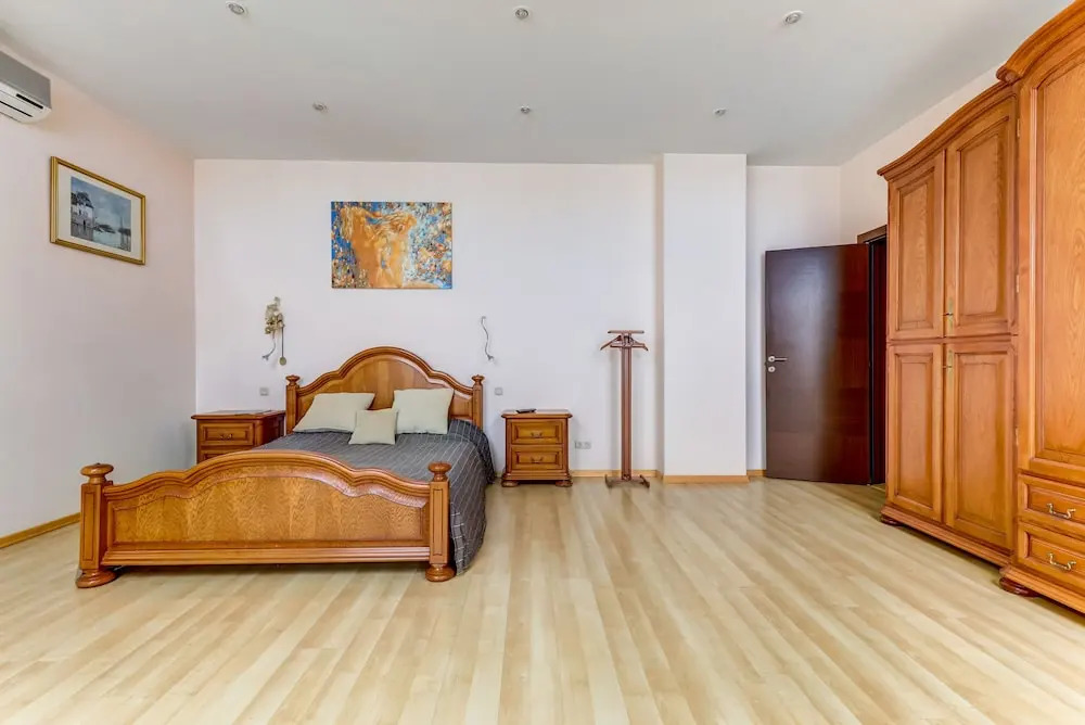 Home4day Spacious loft in the heart of Petersburg