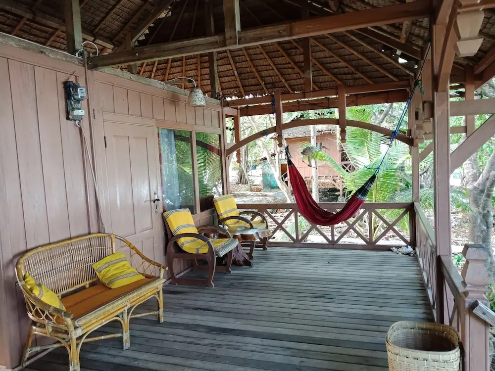 Hoga Island Dive Resort