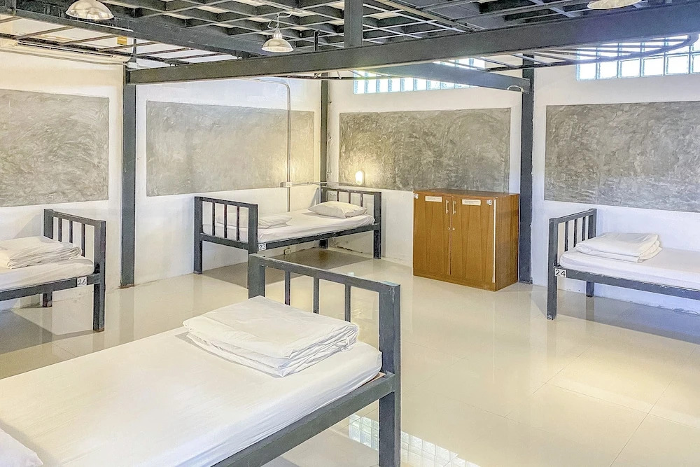 OYO 585 Freedom Hostel @ Phi Phi