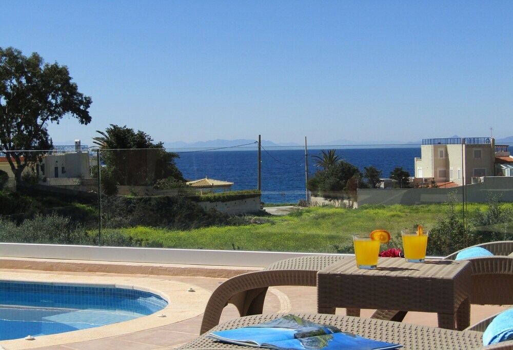 Luxurious Villa Solaris Next To The Beach