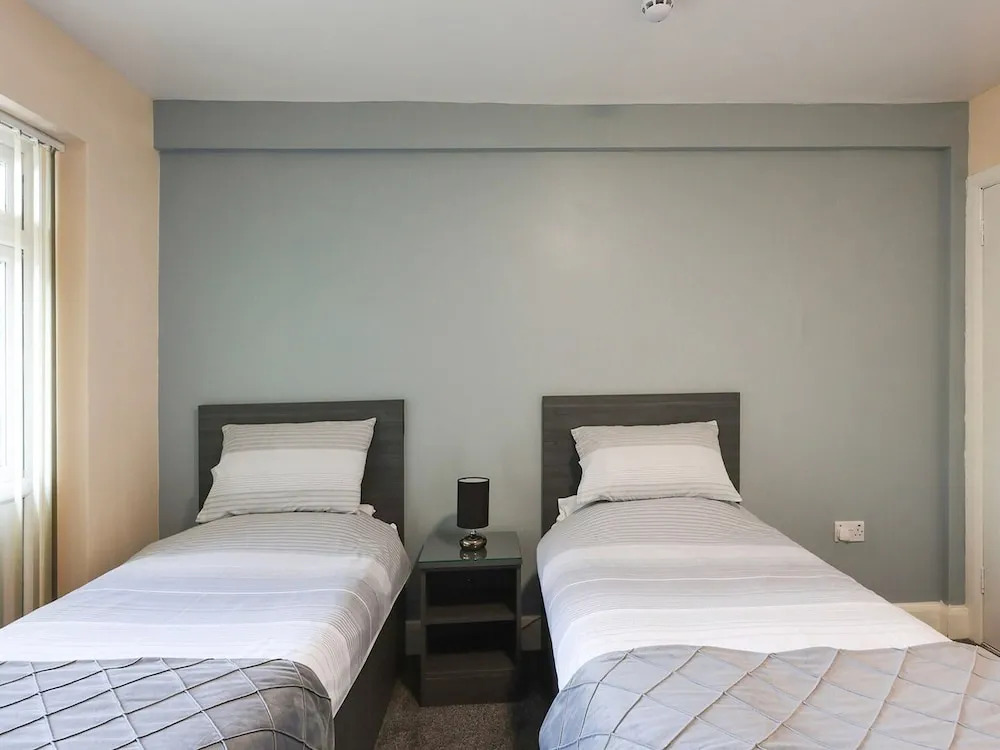 Standard Twin Room - Shared