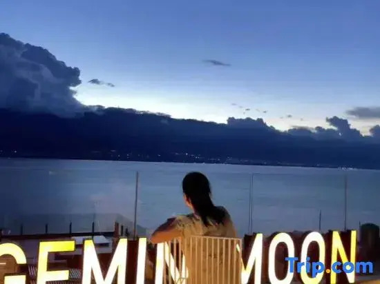 Dali Gemini |Gemini Moon Designer Seaside Holiday Retreat (Erhai Park Branch)