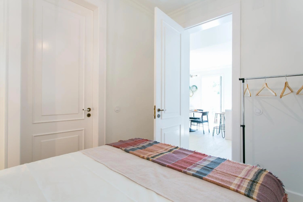 JOIVY Stunning 2BR Apt w/garden, by the Avenida subway & Botanical Garden of Lisbon