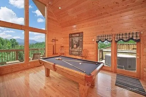 Knotty Pine Delight
