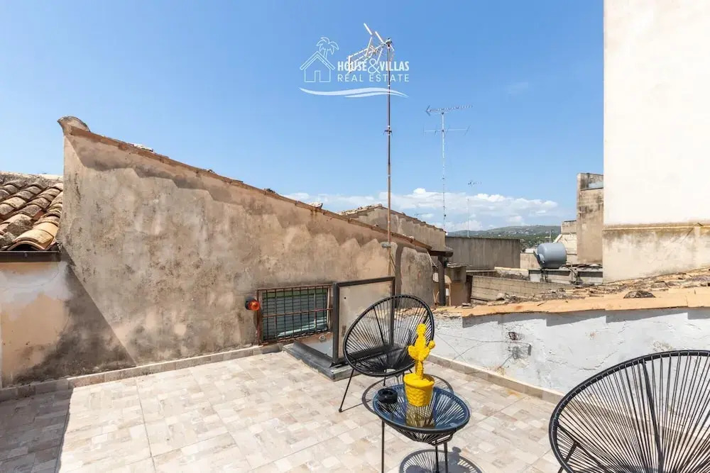 Casa Nostra in Noto with 1 bedrooms and 1 bathrooms