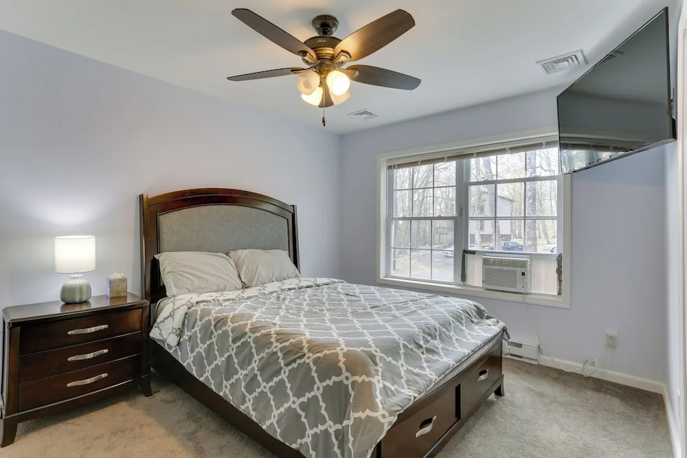 Walk to Lake Wallenpaupack: Poconos Vacation Home