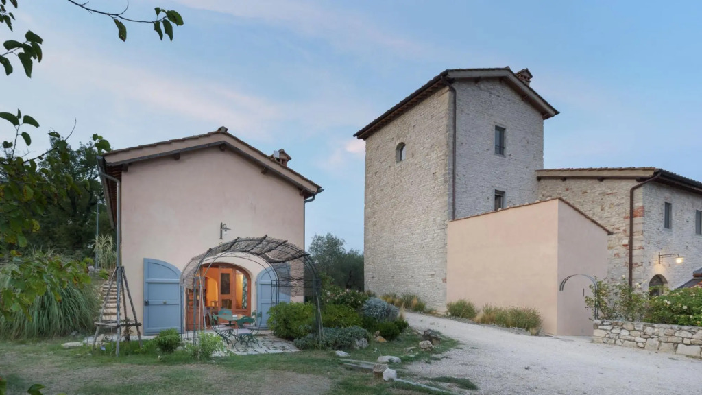 Luxury villa just 14 km from Florence. Sleeps 16 with hydromassage, sauna & gym!-Villa Il Forte
