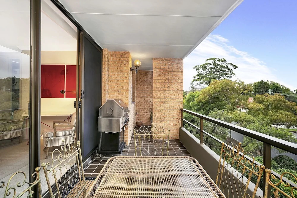 Sunny and Spacious Two Bdr Apt - SPF13