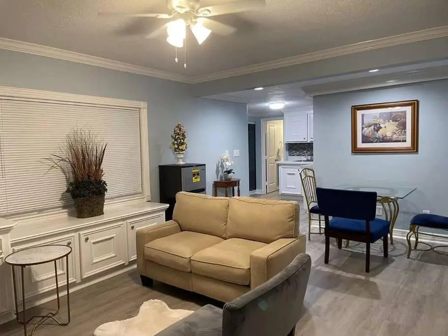 New decorated Guest Suite unit C close to Katy Mills