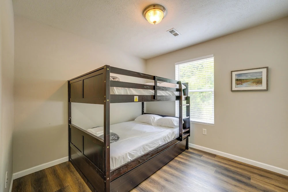 Branson Condo w/ Balcony: Near Silver Dollar City