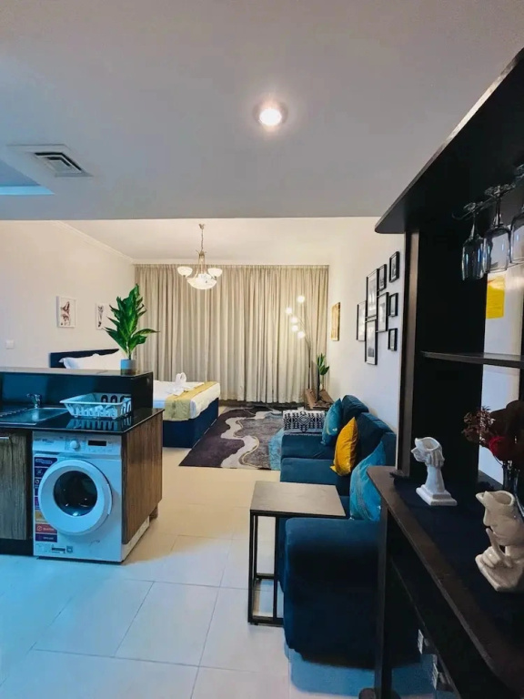 Stunning Studio Dubai with Rooftop Pool