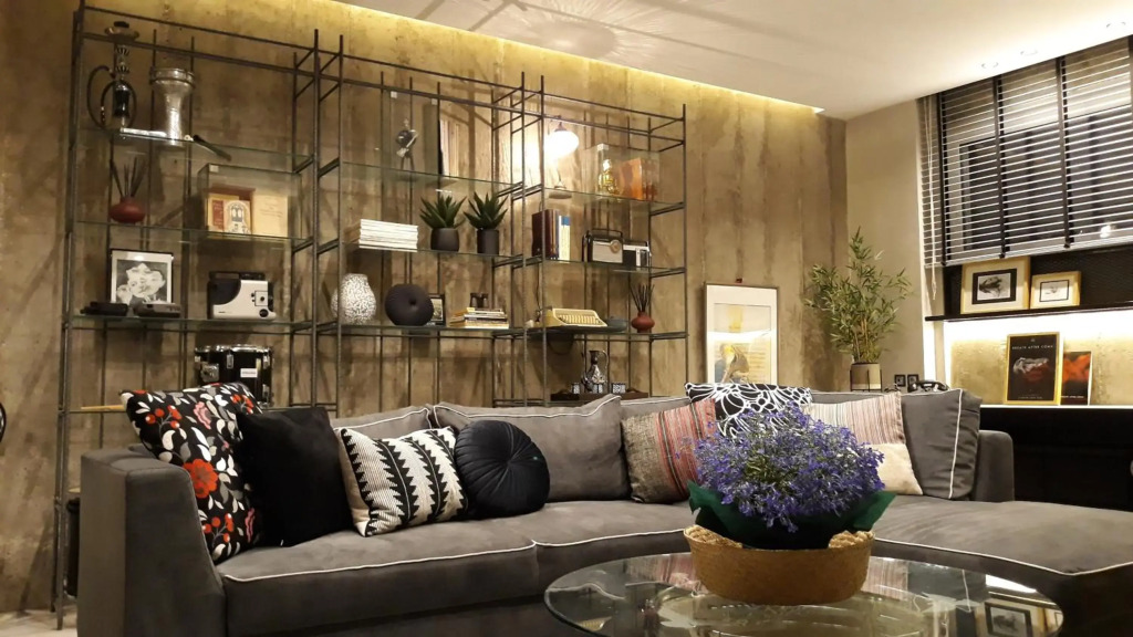 Amazing Semi-Basement Art Apartment easy walk to Napflio centre