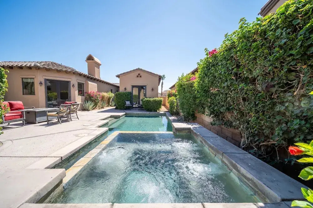 Private Pool Spa Mountain Views in Gated La Qui