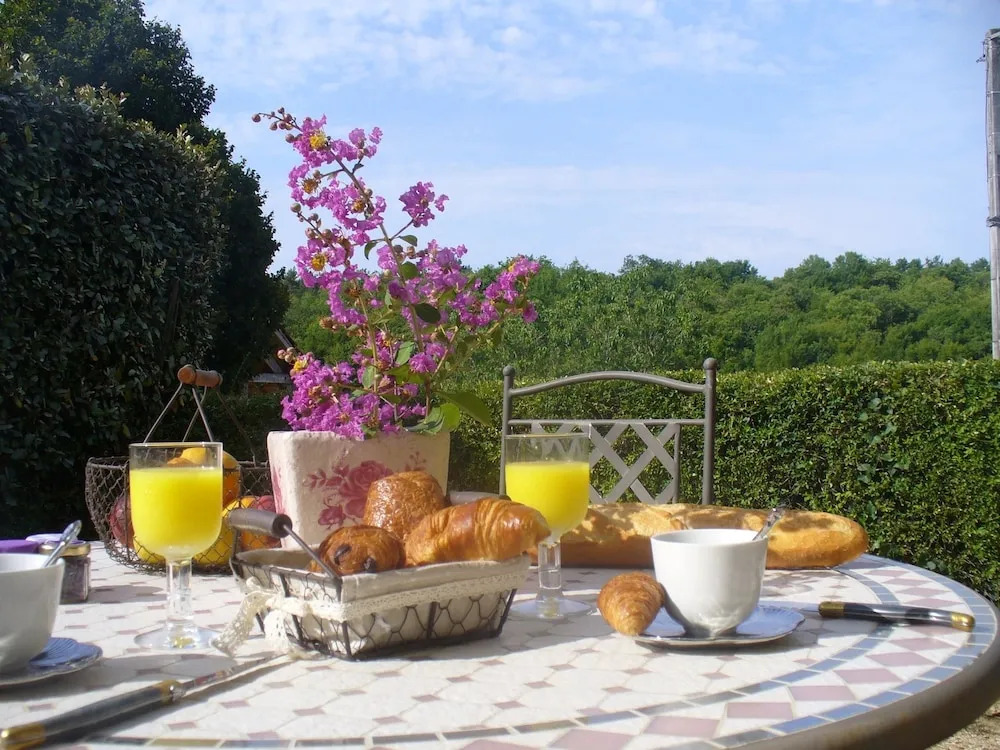House With 2 Bedrooms in Les Eyzies-de-tayac-sireuil, With Enclosed Ga