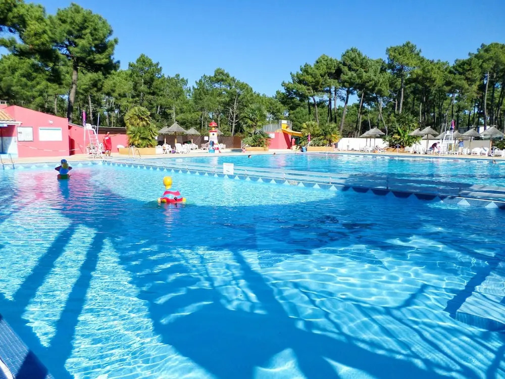Bungalow With 2 Bedrooms in La Palmyre, With Pool Access and Furnished