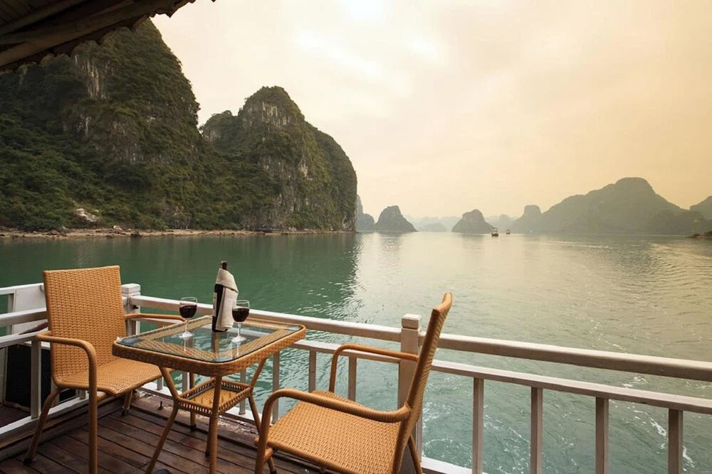 Amanda Cruise Ha Long Bay