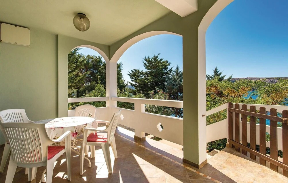 Nice Home in Stara Novalja With Wifi and 3 Bedrooms