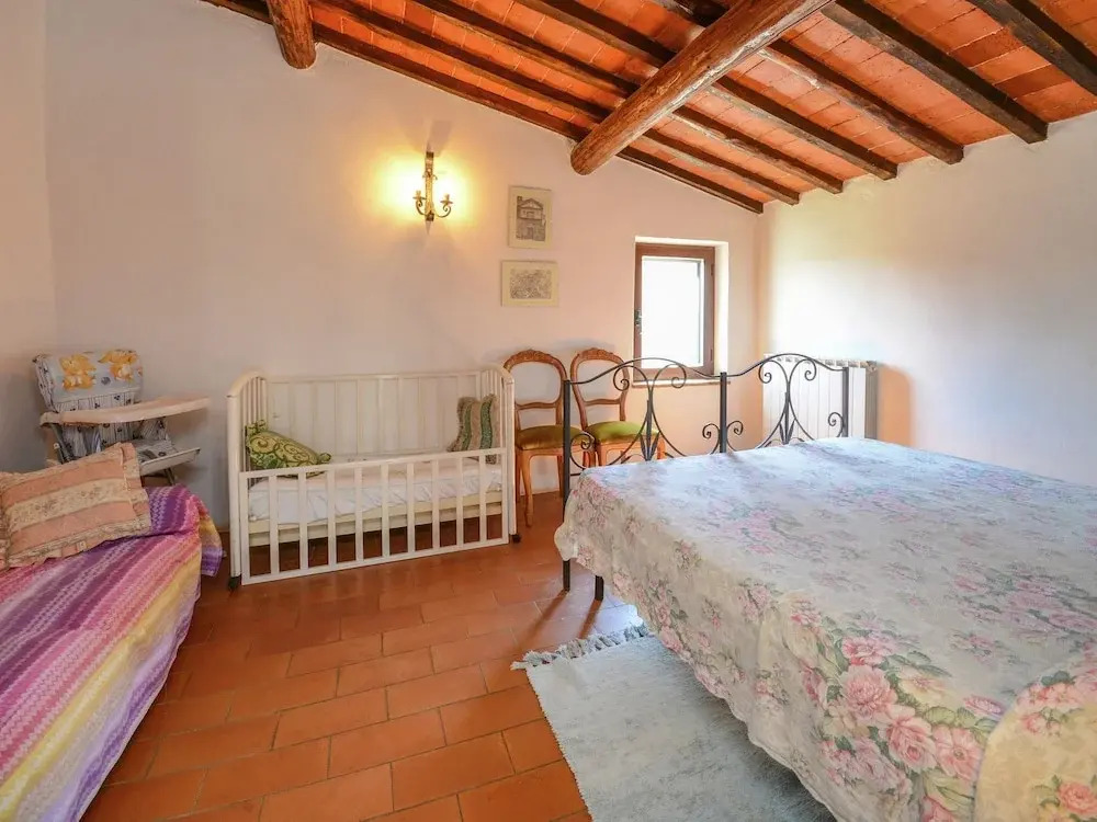 Cozy Farmhouse in Castiglione del Lago With Swimming Pool