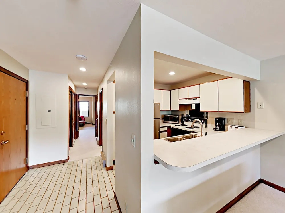 137 Benchmark Rd 312 Condo 1 Bedroom 1 Bathroom Condo