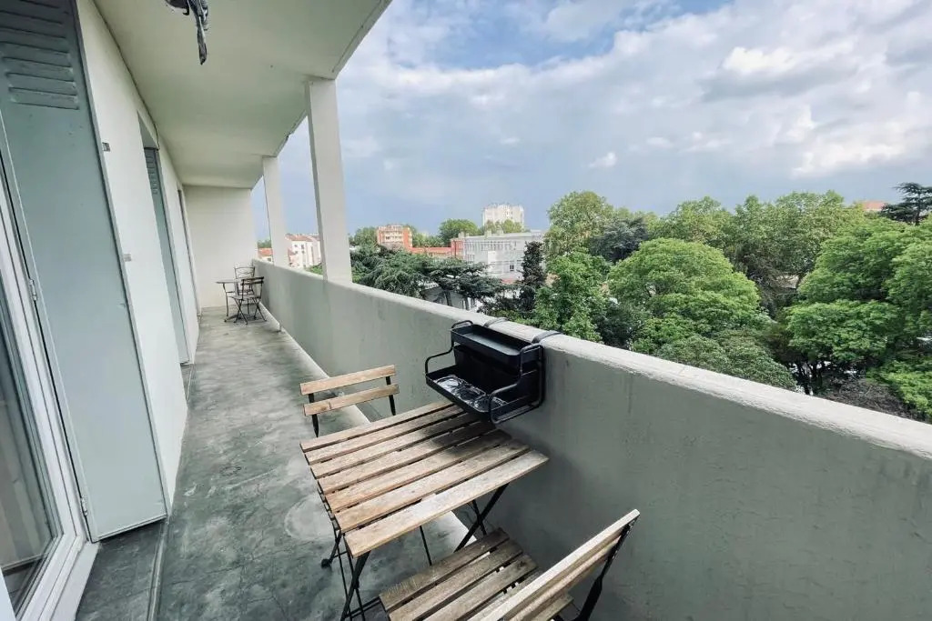 Sublime 80m With Balcony In Toulouse