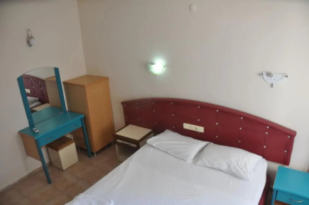 Basil's Apart Hotel