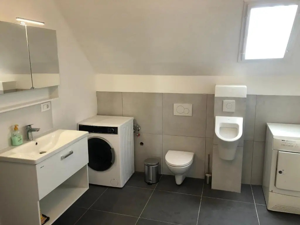 Huge BBQ Garden, Spacious Flat, AC, Free Parking 2
