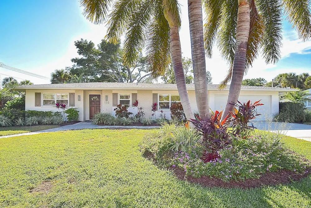 Lido Beach Home 4 Bedrooms 4 Bathrooms Home