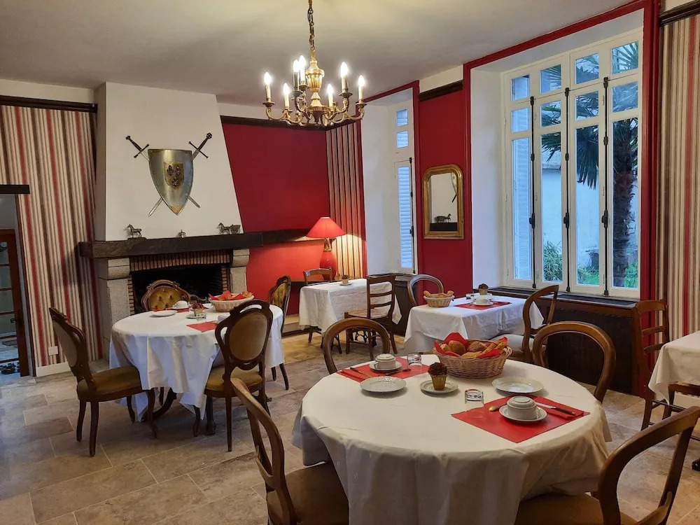 Hôtel De La Barbacane