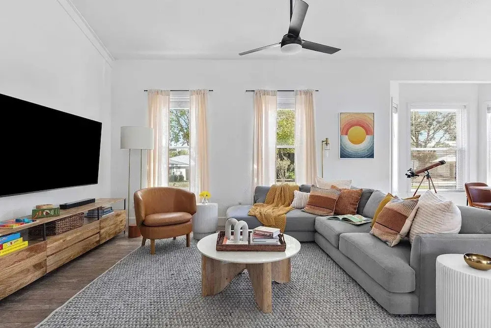7bdr w/ Private Pool, Hot Tub, Fire Pit, Walk to Beach Tidal Wave by Avantstay