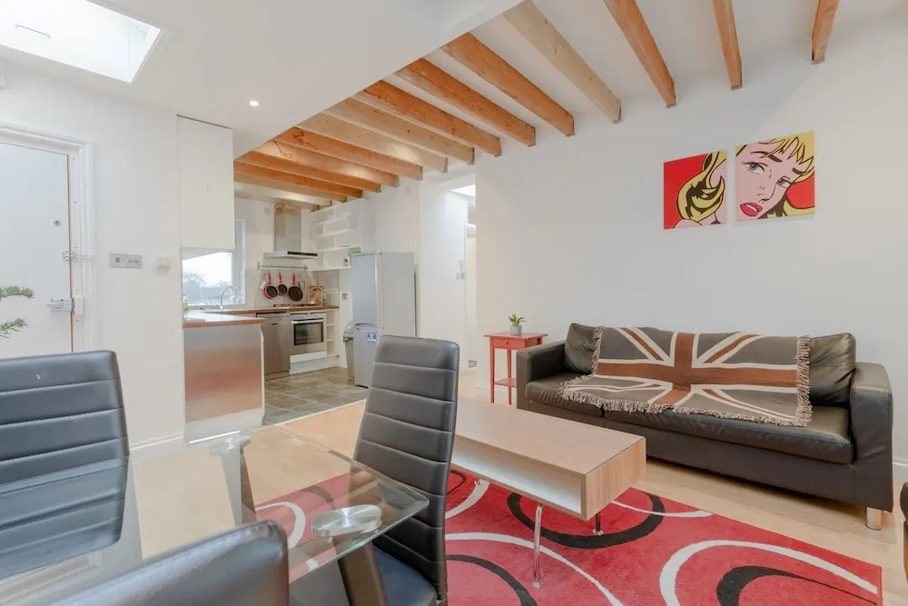 Spacious 2 Bedroom Apartment in Trendy Dalston