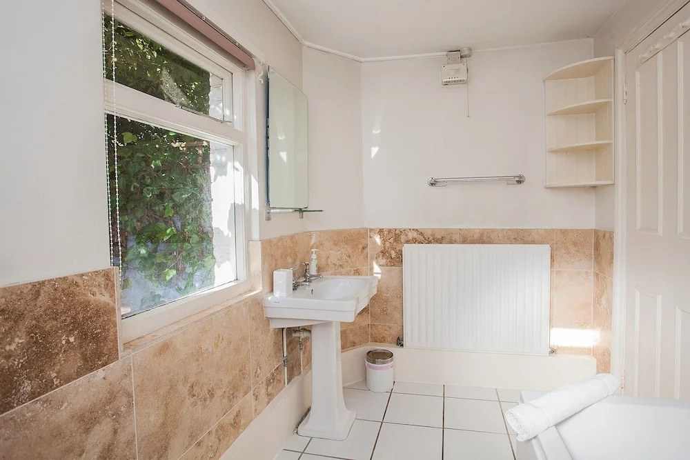 1 Bedroom Garden Flat In Battersea