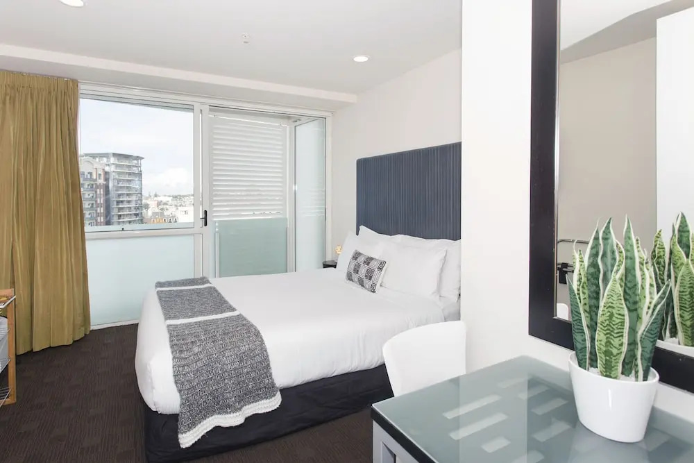 TOWNY - Studio Apartment with Sea Views