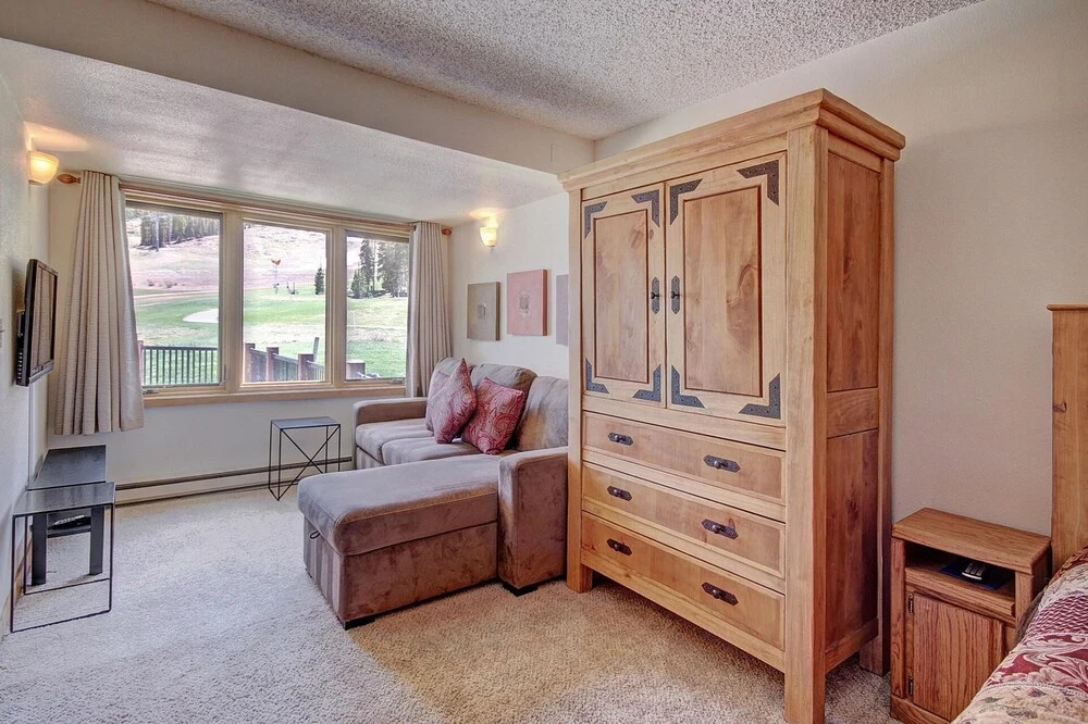 Amazing Ski in-out Condo With Mountain Views - FP114 by RedAwning