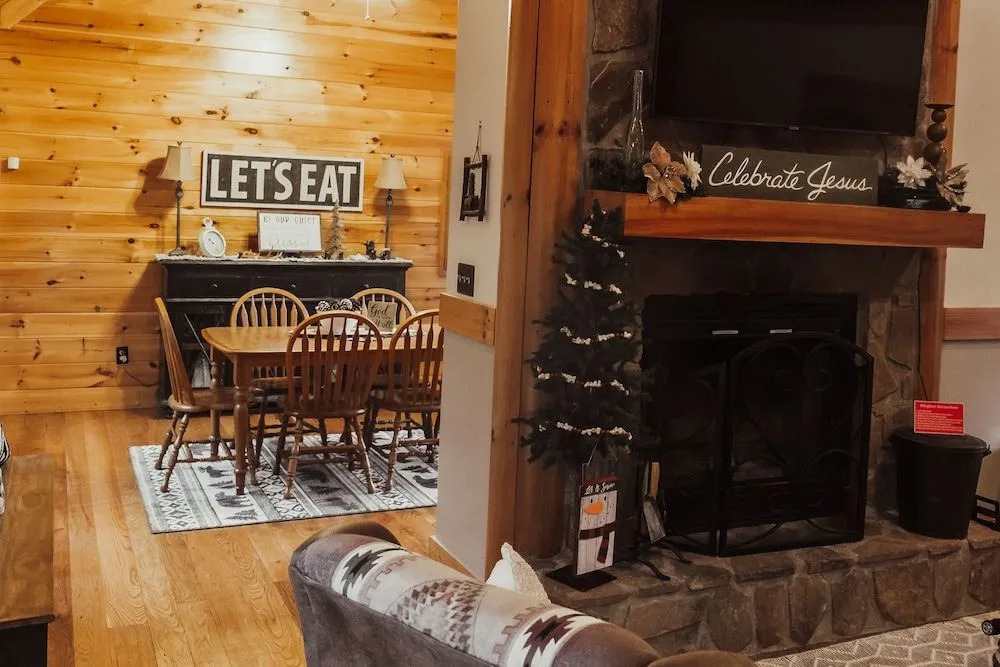 Parkside Haven 2 Br cabin by RedAwning