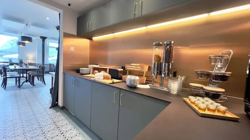 Boutique Hotel & Restaurant Niesenblick - Lakefront rooms with balcony on Lake Thun - SELF CHECK IN & digitale Reception