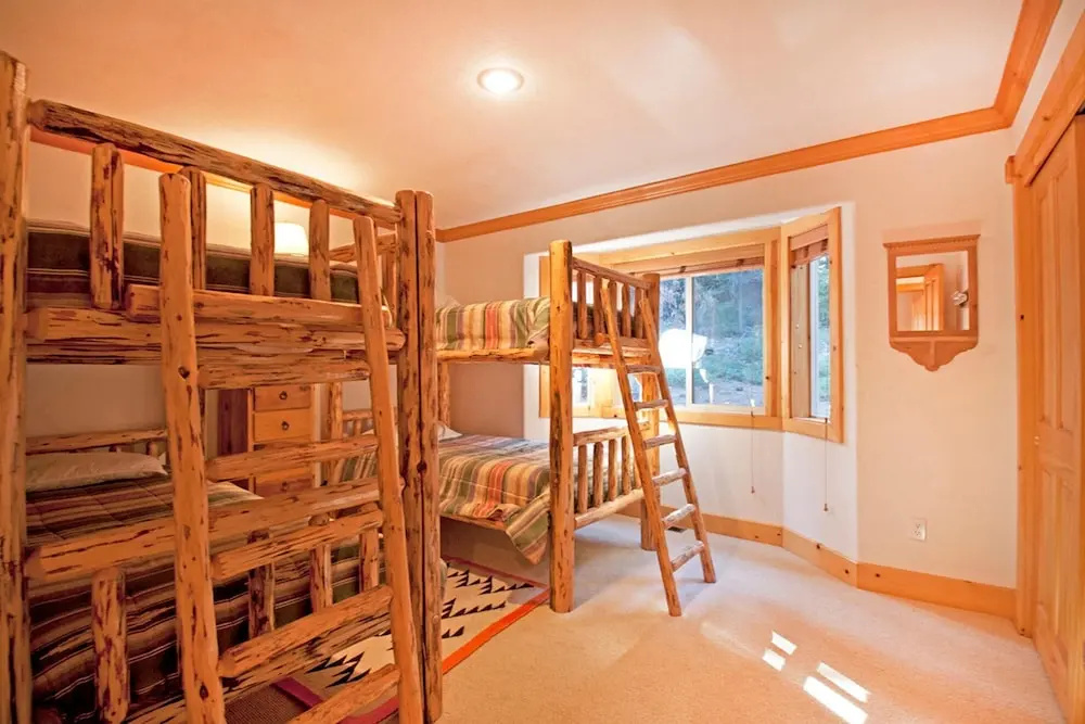 Griggs House - HOT TUB - Close to Tahoe City!