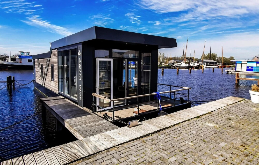 Amazing Ship/boat in Heeg With Wifi and 3 Bedrooms