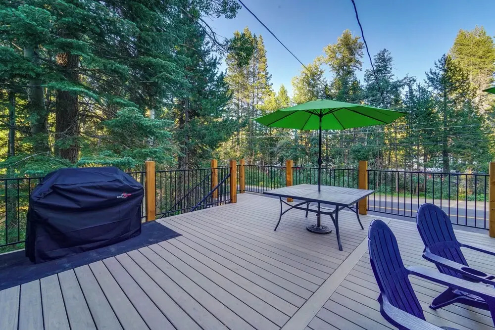 Truckee Family Home, Walk to Lake + 5 Mi to Skiing