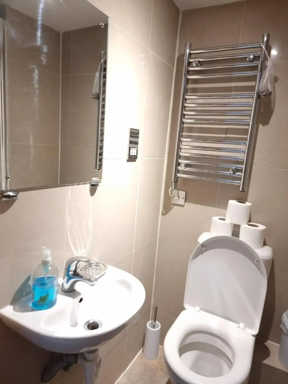 F103-1st Flr Mezzanine Studio Fit 3 Near Hyde Park