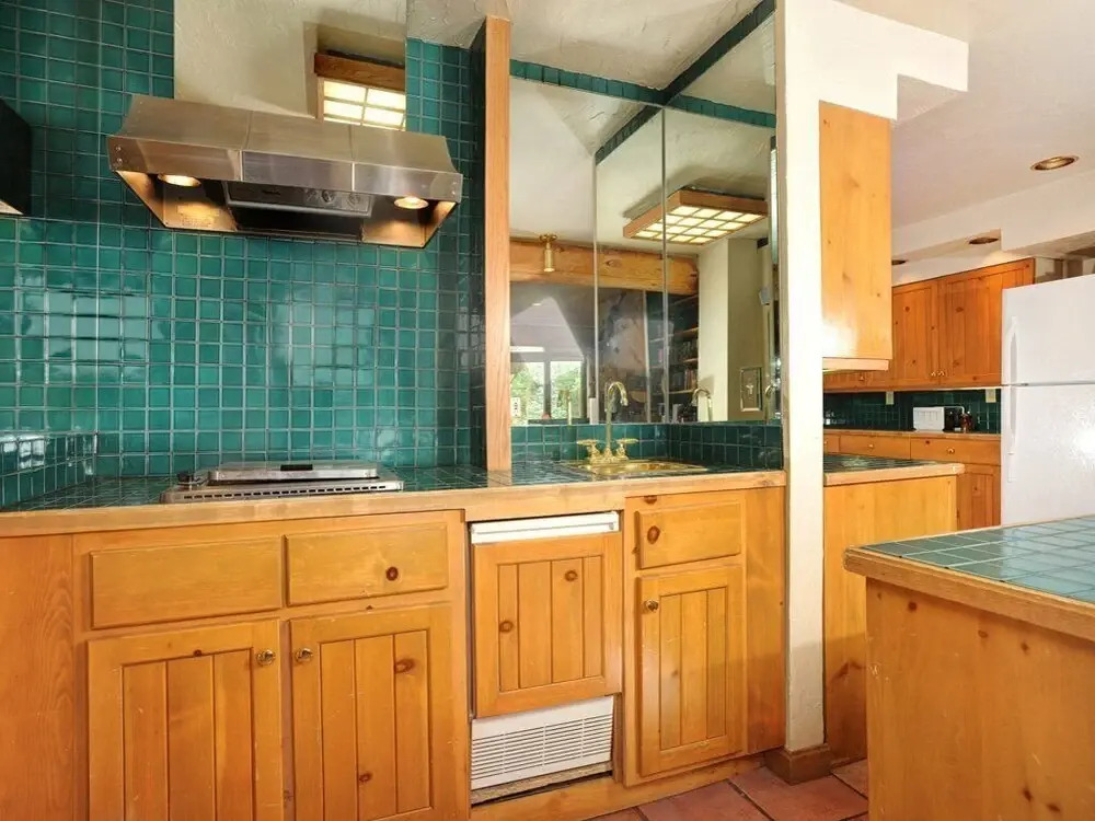 Blue Spruce House 7022