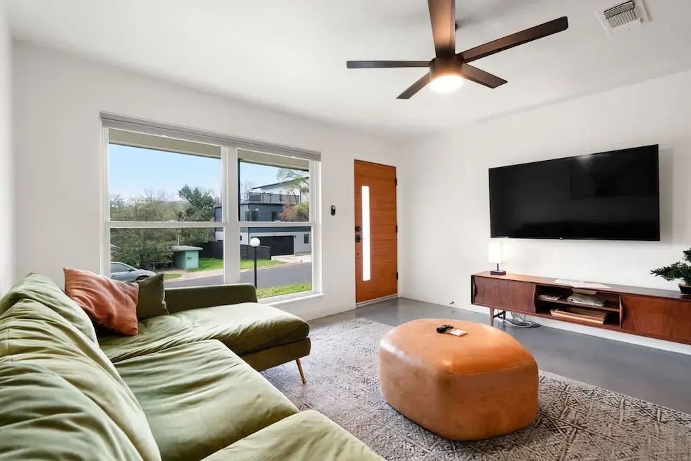 4 Bedroom Near Soco With a Private Pool & Sauna