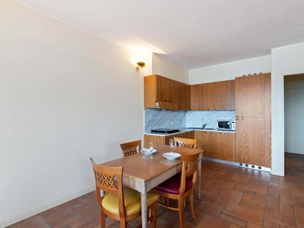 Spacious Apartment in Rancone With Lake View