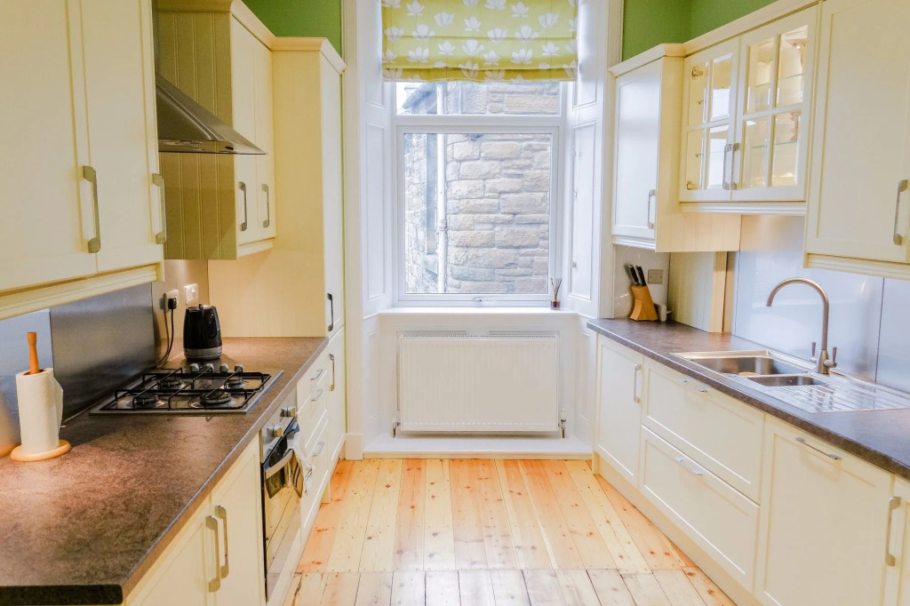 Newly Furnished Flat on Leith Walk, Sleeps 4